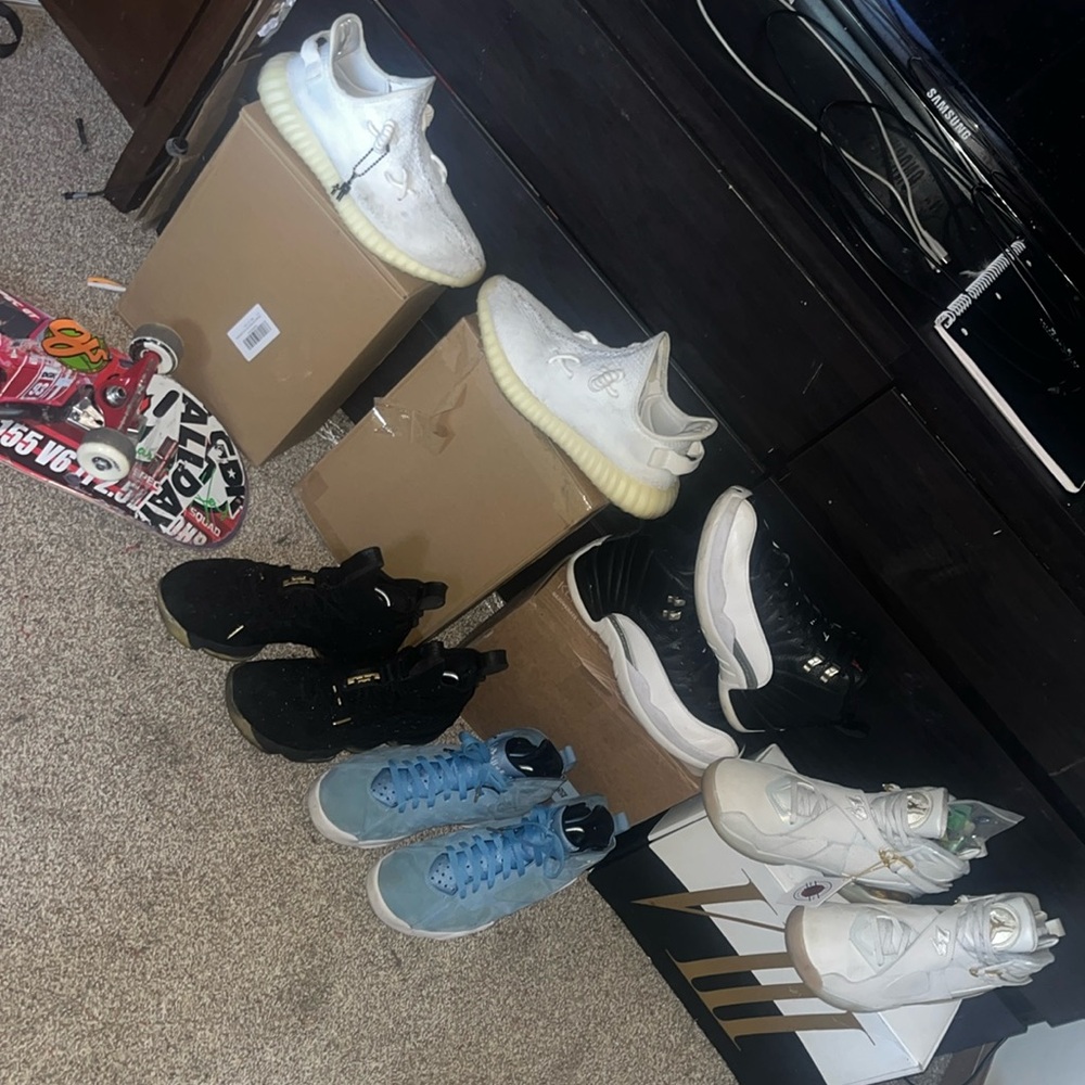 Yeezy US M9-$180
Playoff 12 US M9-$120
C&C 8 US M9.5-$280
Pantone 7 US M9.5-$210